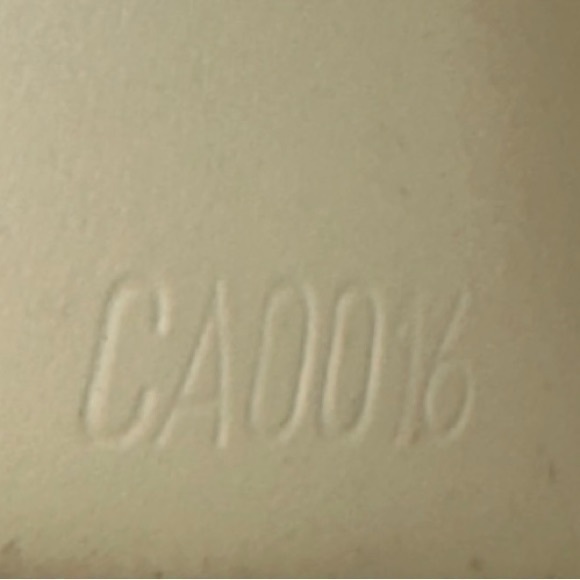 AUTHENTIC Louis Vuitton yellow Vernis keycase. Vintage fair condition. - Picture 9 of 9